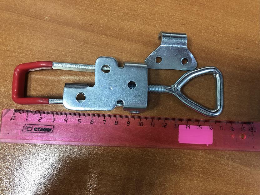 Замок защелка накидная регулируемая красная прорезиненная рукоять, цинк L150-180 фото 1