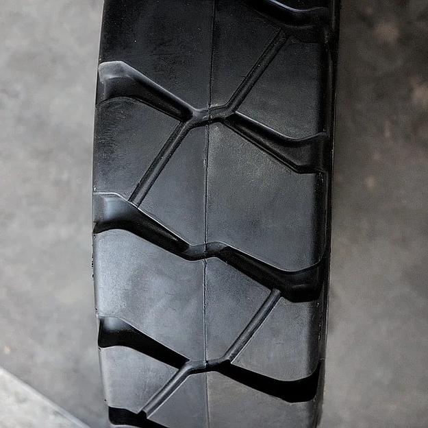 Шина массивная 18X7-8 (180/70-8) 4.33R BKT MAGLIFT STD фото 4