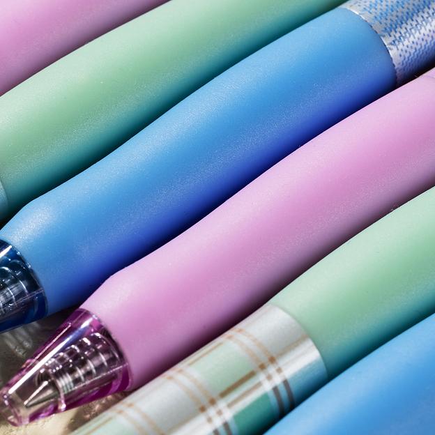 Набор ручек гелев. автоматическая Deli (EG60-BK-P) ассорти черн. черн. кор.карт. (12шт) линия 0.5мм резин. манжета фото 4