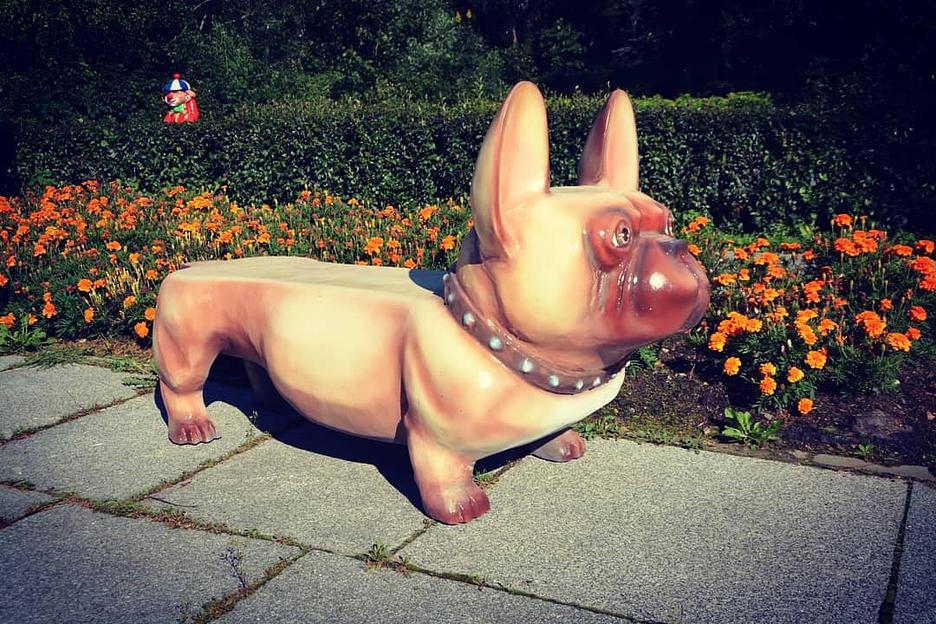 Фигура из стеклопластика «Скамейка бульдог» фото 1