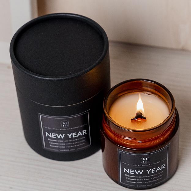 Свеча ароматическая Kira с деревянным фитилём в подарочной упаковке 200 мл фото 3