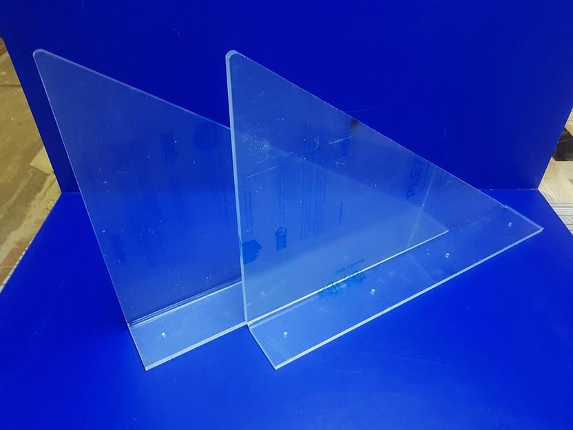 Угловой, треугольный, защитный отбойник из акрилового пластика – оргстекла для эскалатора размер 700Х500мм. фото 4