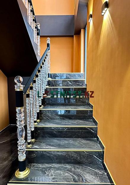 Лестница в восточном стиле под заказ фото 3