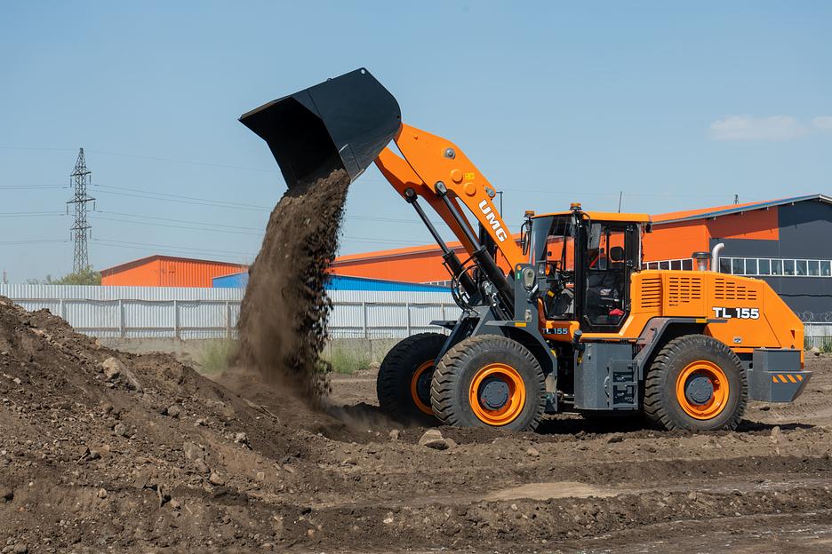 Погрузчик фронтальный TL155 фото 3