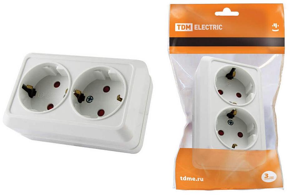 Розетка двойная 2П+З открытой установки с защитными шторками IP20 16А, белый Ладога фото 1