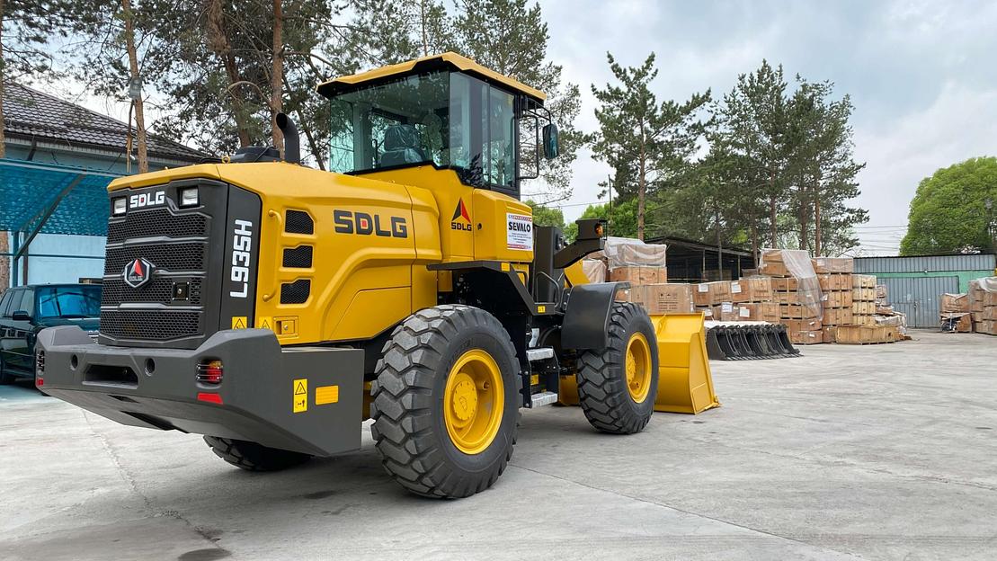 Фронтальный погрузчик L935H фото 9