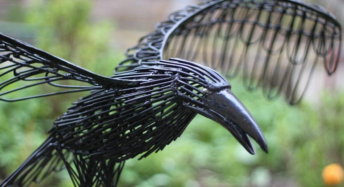 Скульптура из проволоки «Ворон» фото 3