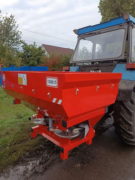 Разбрасыватель минеральных удобрений (РУМ) 600-1200л. фото 1