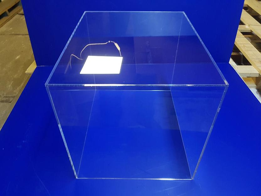 Акриловый прозрачный колпак для музея. Производство колпаков оптом и в розницу. фото 2