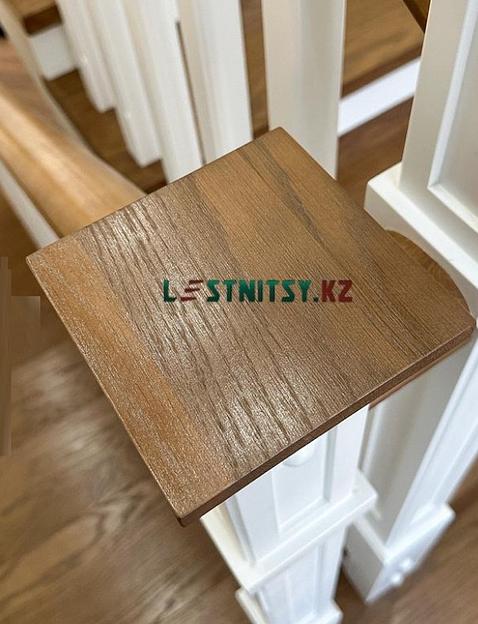 Лестница двухмаршевая с деревянным ограждением под заказ фото 9