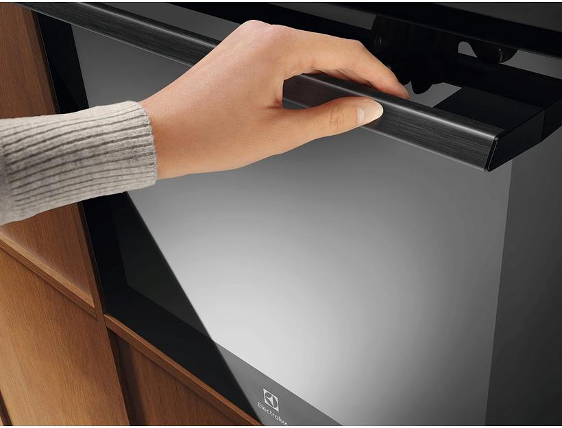 Духовой шкаф Электрический Electrolux EOE8P39H черный фото 6