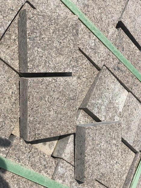 Гранит коричневый «Курты» 300х150х20мм, термообработанный фото 2