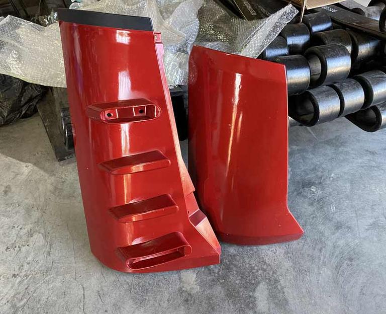 Обтекатель кабины правый внутренний+наружний красный Х3000 DZ14251110063-0064 фото 1