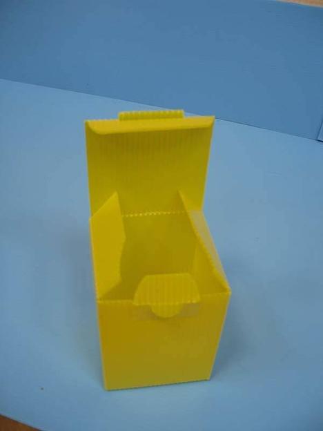 Коробка с замочком из гофропластика сотового полипропилена фото 1