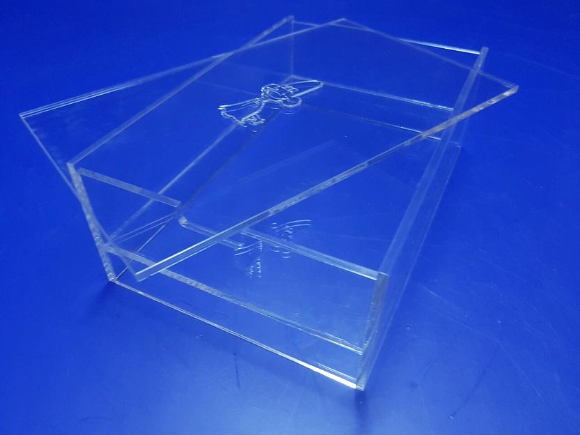 Короб из оргстекла с крышкой и гравировкой логотипа. фото 3
