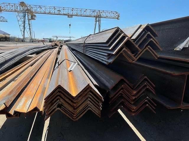 Уголок стальной равнополочный фото 2