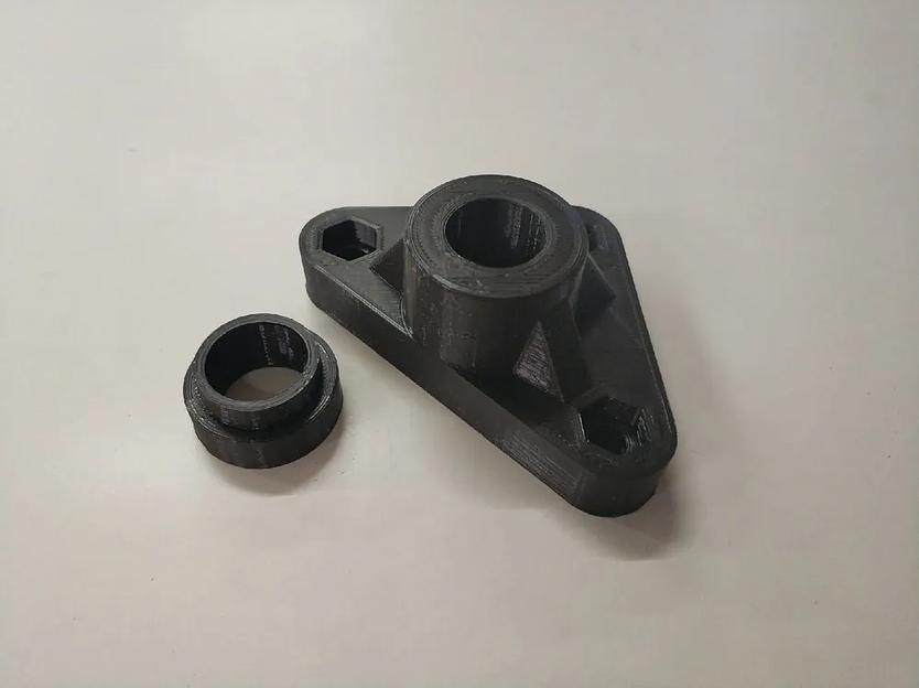 Кронштейн со втулкой трапеции дворников Nissan фото 1