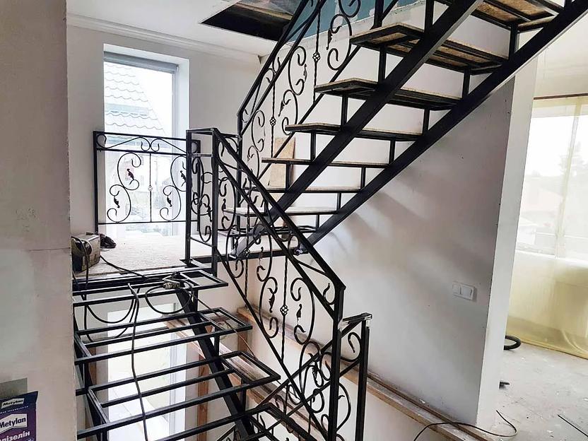Изготовление и монтаж металлических лестниц фото 2