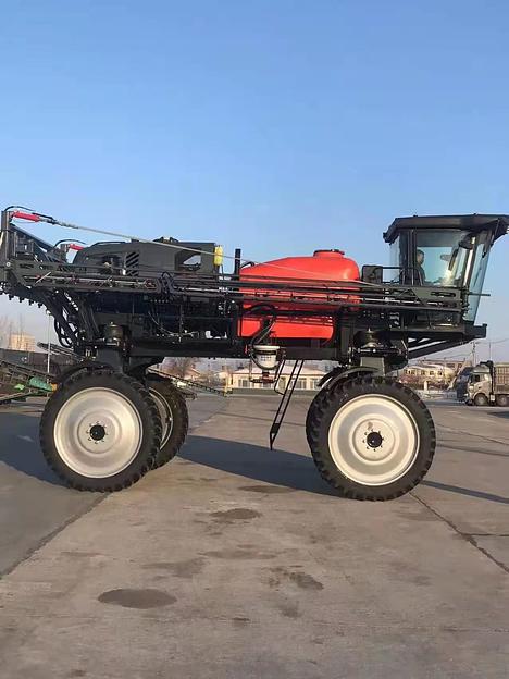 Самоходный опрыскиватель FENGNUO 3WPYZ-3000-240 (28м) фото 1