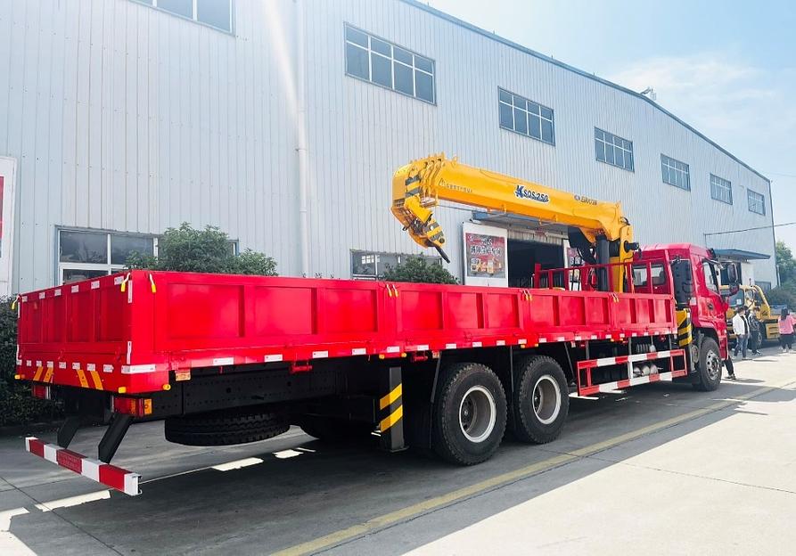 Бортовой грузовик с телескопическим манипулятором SHACMAN-Xuande грузоподъемность 12 тонн фото 3