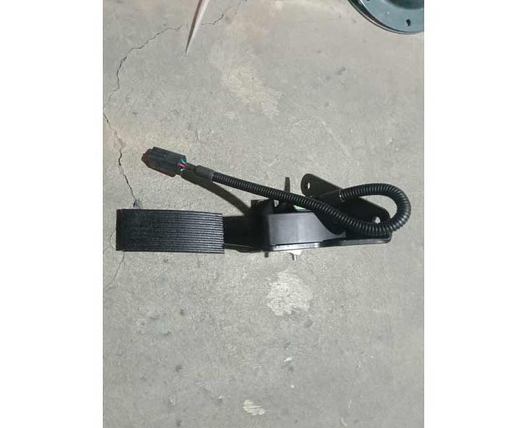Педаль газа электронная SHACMAN X3000 (с ДВС WEICHAI) DZ97189570283 фото 1