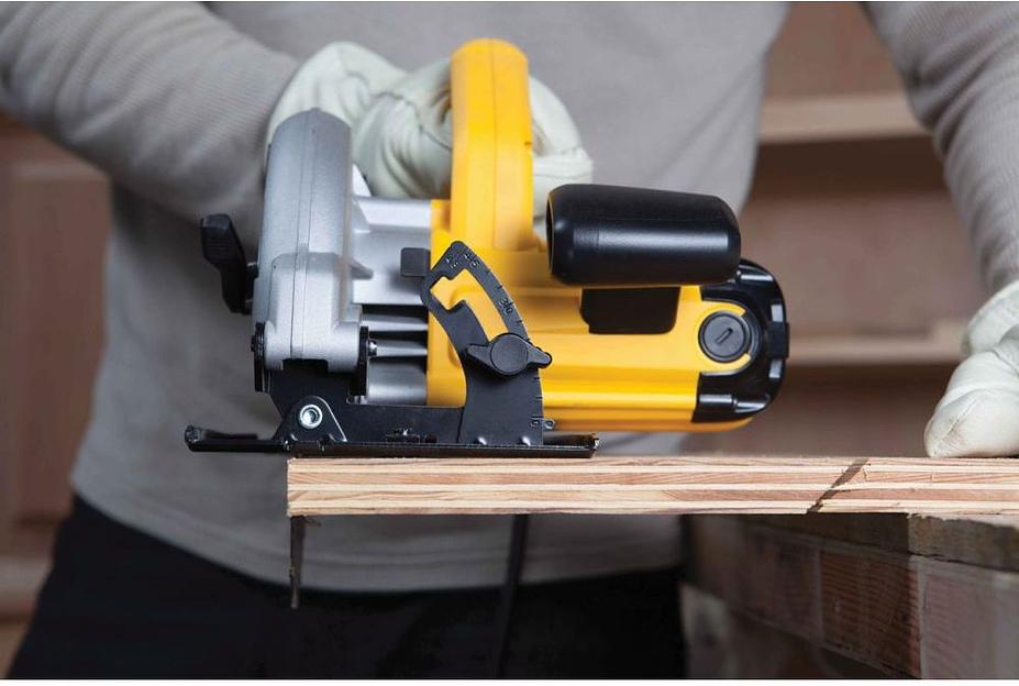 Циркулярная пила (дисковая) DeWalt DWE560-QS 1350Вт (ручная) фото 6