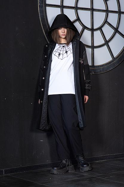 Белая футболка с принтом-паутиной на груди для девочки ОПТ фото 3