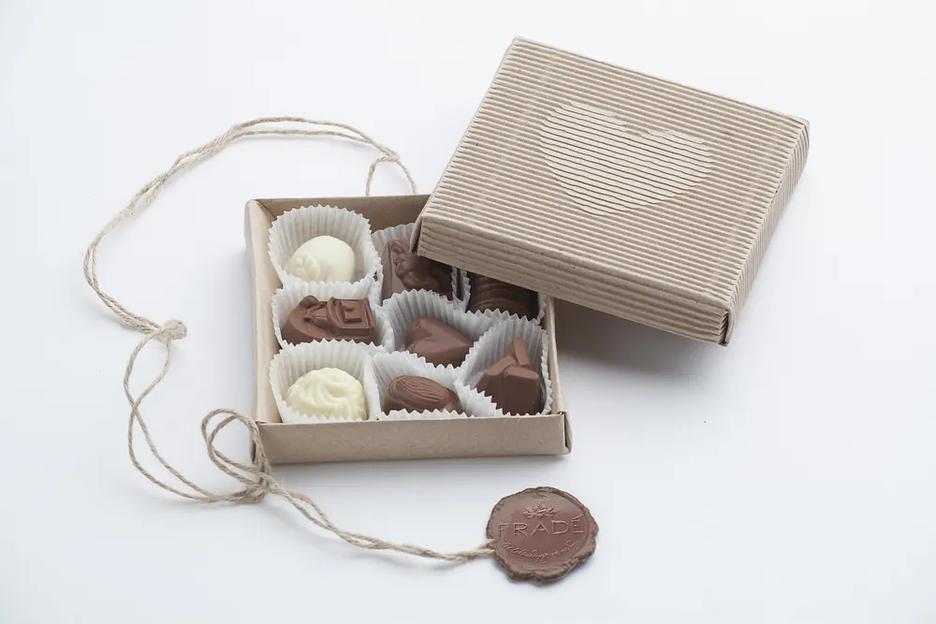 Коробка шоколадных конфет ручной работы Fradе́ «Фирменная» (микрогофрокартон) 126 г фото 5