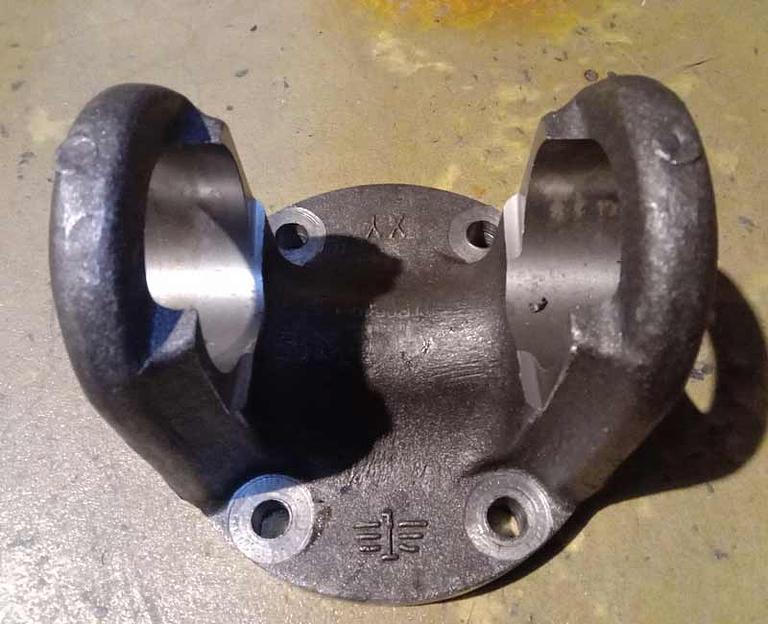 Фланец карданного вала D180mm 4 отверстия, под крест. d-68 (внутренние стопора) 1С31211 TiggerPart фото 1