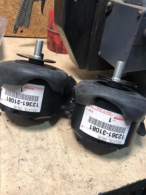 Подушки опоры ДВС Toyota Land Prado 120 комплект 3 шт. фото 1