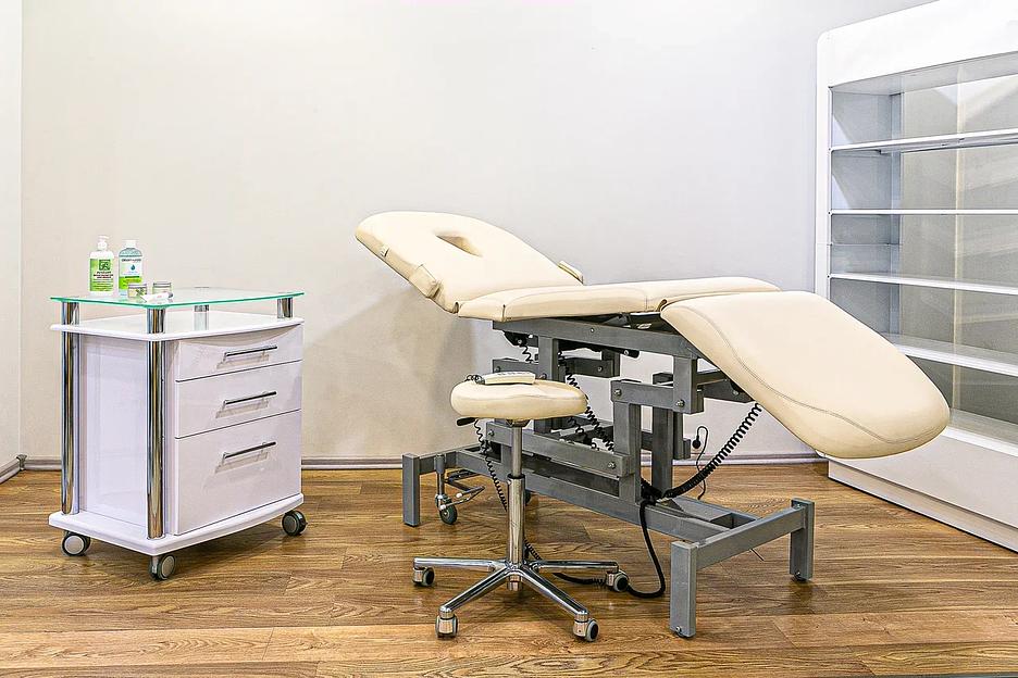 Кушетка процедурная «ОДК-4» с проводным пультом управления, 4 электропривода фото 2