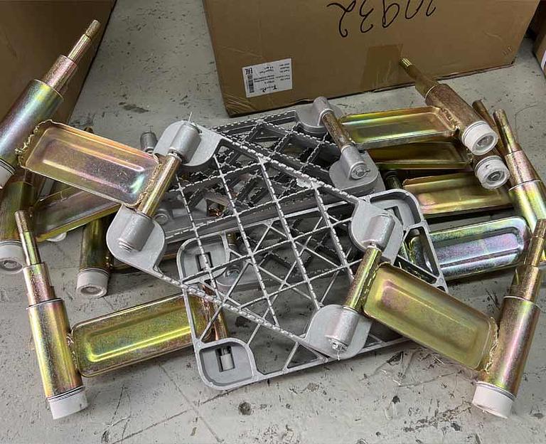 Ступенька SHAANXI Х3000 железная нижняя левая правая DZ14251240130 фото 2