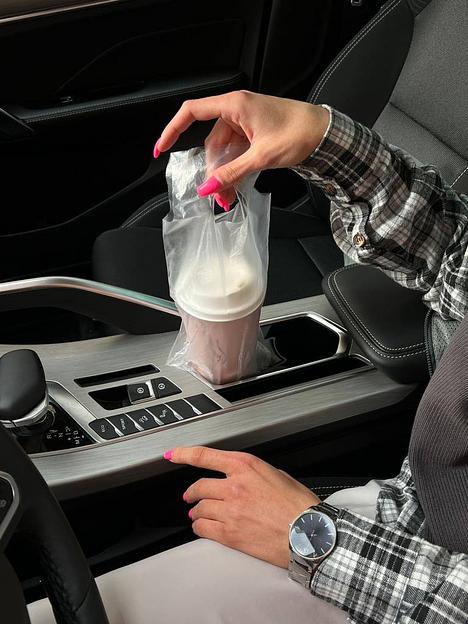 Держатель полиэтиленовый одинарный для стакана, бутылки, шаурмы, выпечки фото 4