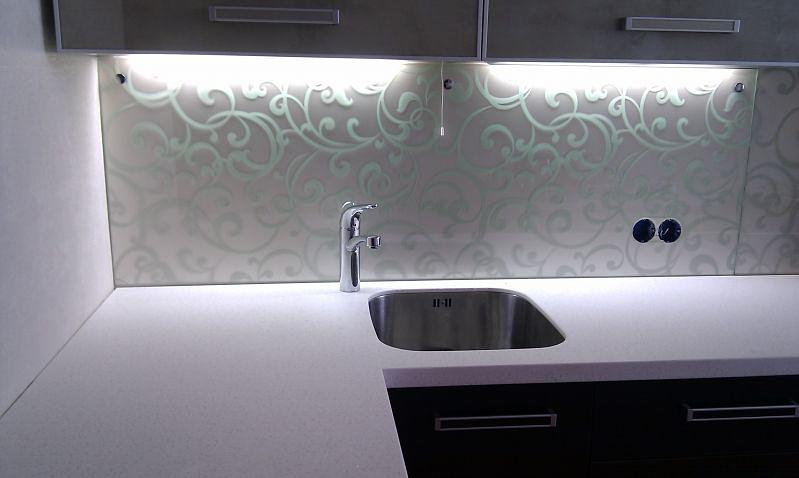 Стеклянные фартуки под заказ фото 9