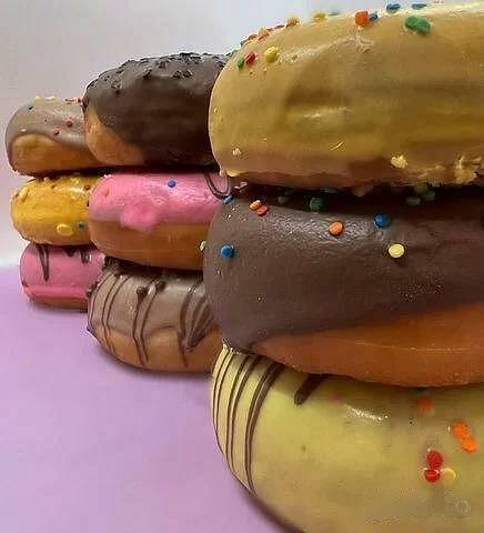 Свежеиспеченные пончики — донаты опт фото 1