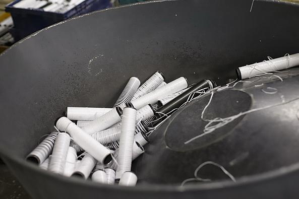 Автомат для удаления остатков нитей с бобин фото 2