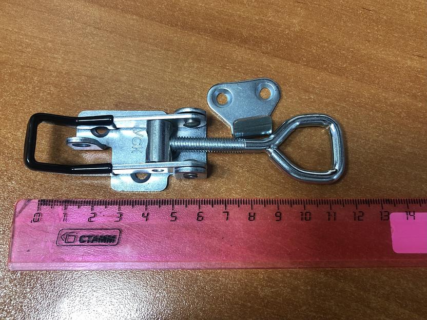 Замок защелка накидная регулируемая черная прорезиненная рукоять, цинк L110-115 фото 1