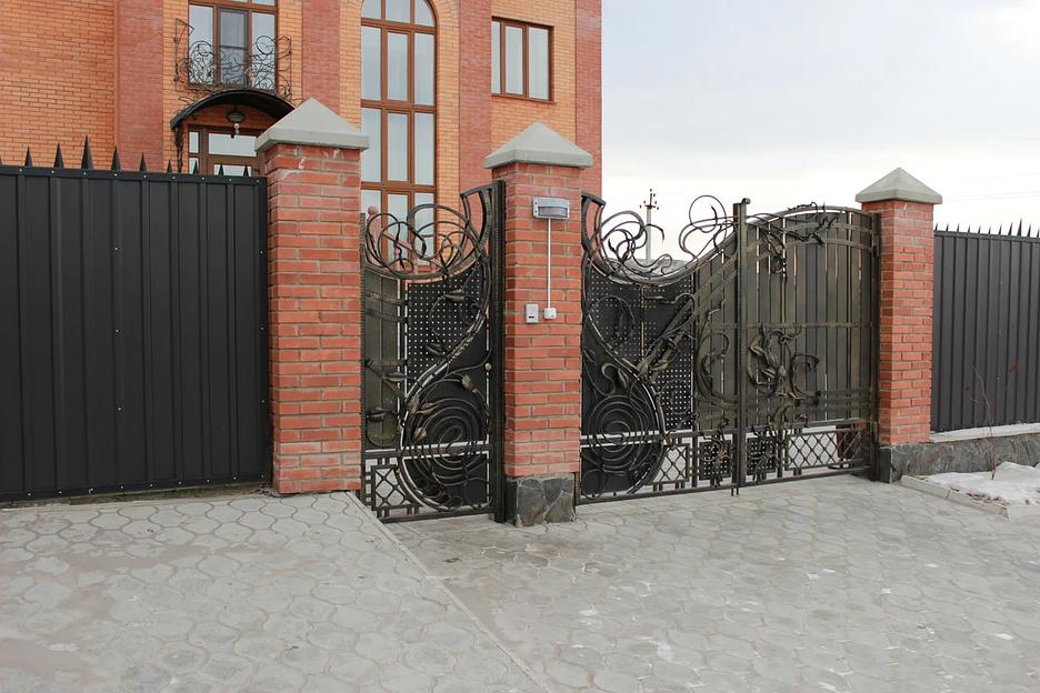 Ворота Metall Expert с калиткой кованые, код В-2 фото 1