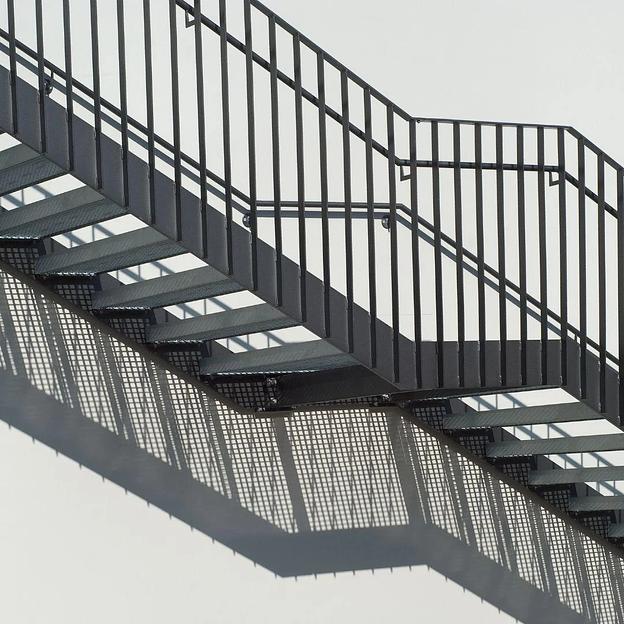 Изготовление и монтаж металлических лестниц фото 7