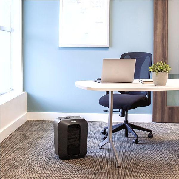 Шредер Fellowes PowerShred LX50 черный (секр.P-4)/перекрестный/9лист./17лтр./скрепки/скобы/пл.карты фото 3