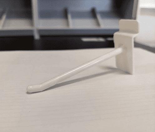 Крючок на экономпанель пластиковый 10 см белый фото 1