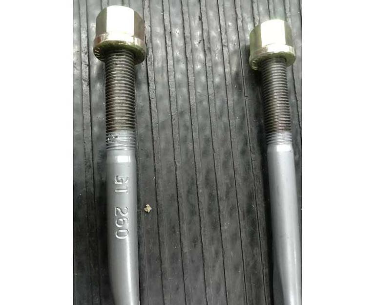 Стремянка передней рессоры с гайками L=260 D=18 SHAANXI DZ9100520007 фото 2