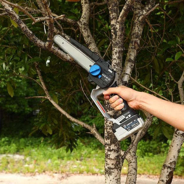 Электрическая цепная пила Deko DKCHS 20V дл.шины:7.8" (20cm) (063-4483-1) фото 4