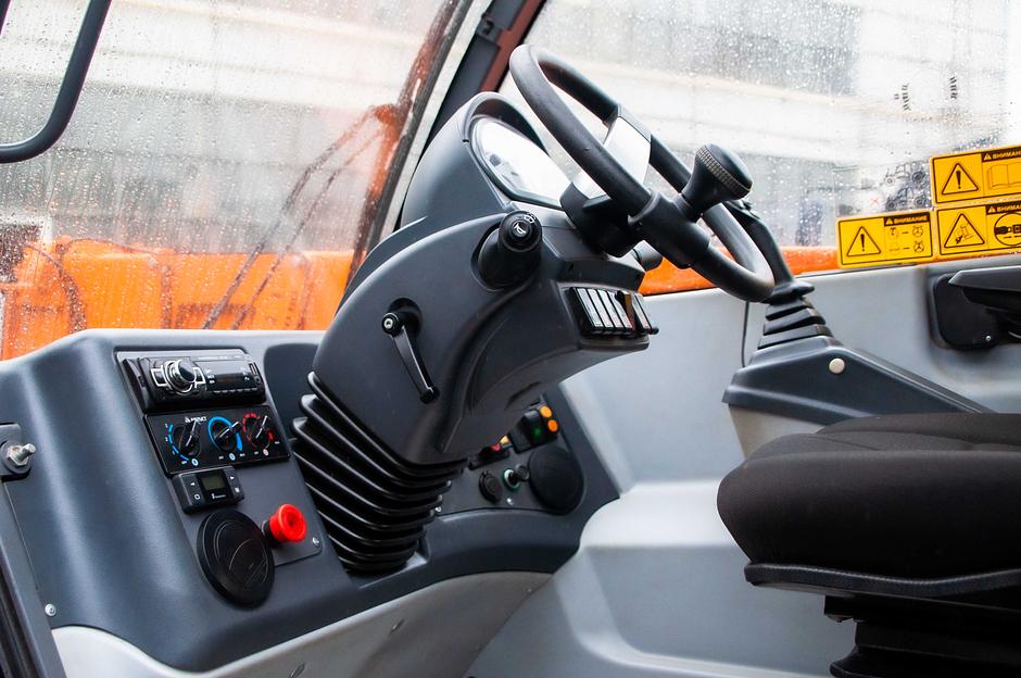 Погрузчик телескопический TLH-3507 CE фото 4