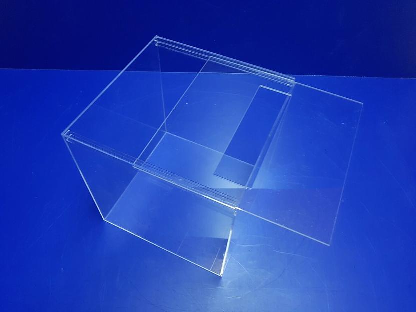 Настольный короб из прозрачного оргстекла марки плексиглас для сбора батареек. Производство оптом и в розницу. фото 1