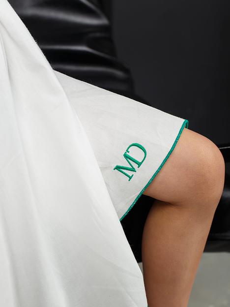 Платье MINI DI «Кенди» белый однотон с зелёной строчкой, сатин, арт.420 ОПТ фото 2