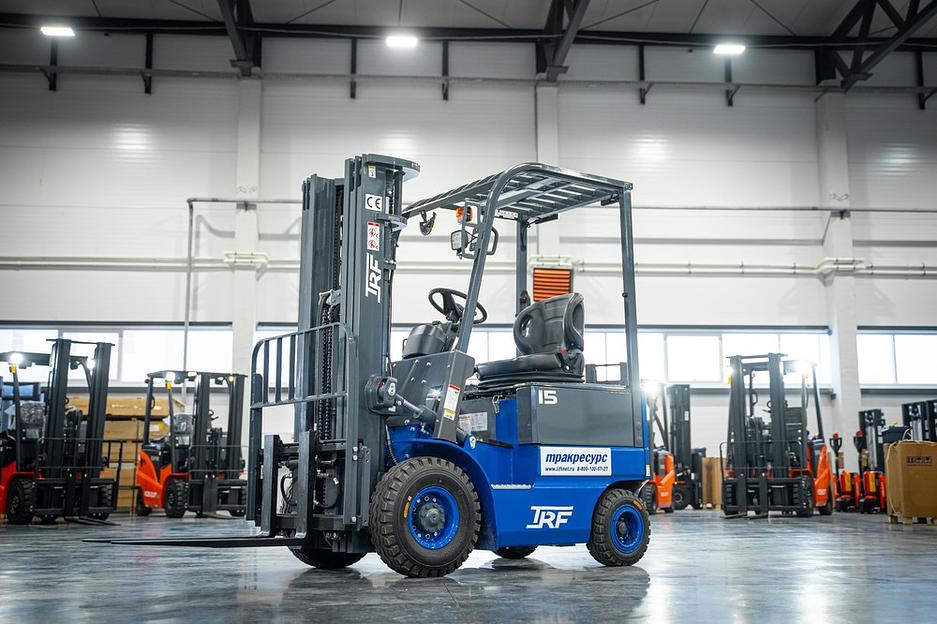 Электрический вилочный погрузчик «TRF E15-4Z2» фото 1