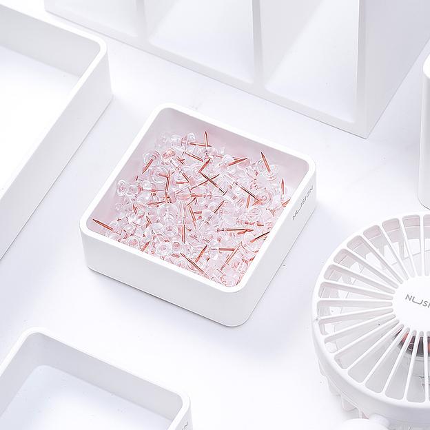 Набор мелкоофисный Deli 78551 гвоздики 50шт скрепки 100шт золотистый металл пластиковая туба фото 4