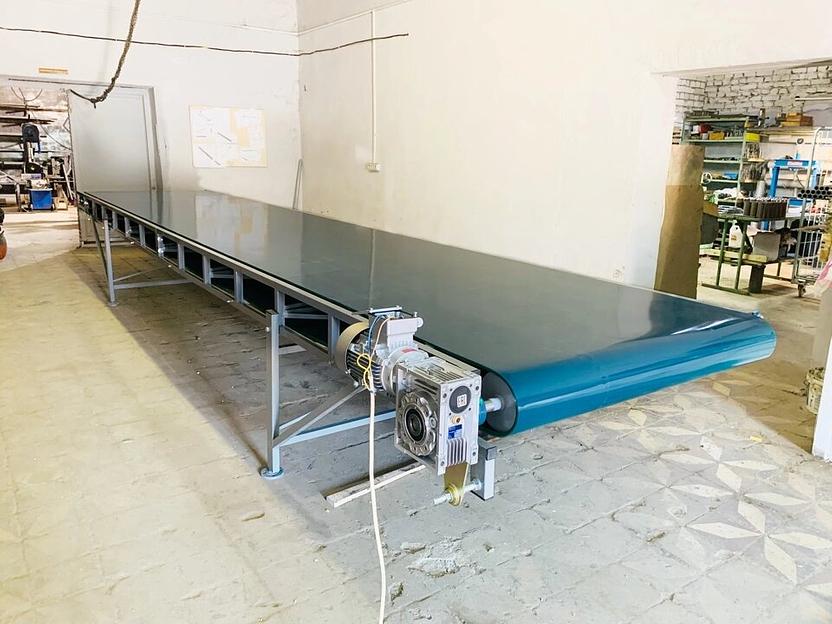 Горизонтальный ленточный конвейер для широких и тяжелых грузов. фото 1