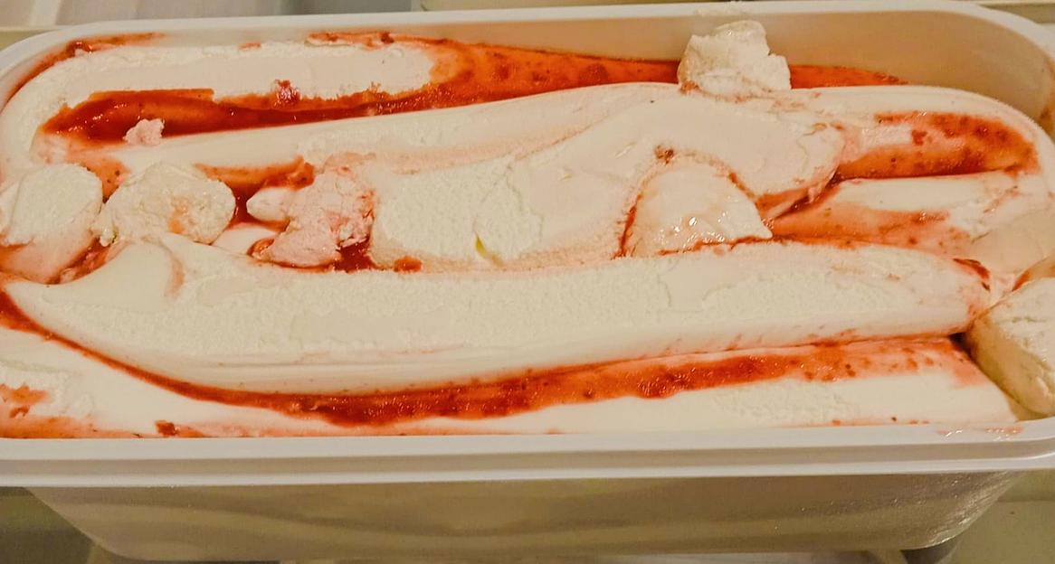 Мороженое «Клубника с зефиром» 2,5 кг ОПТ фото 1